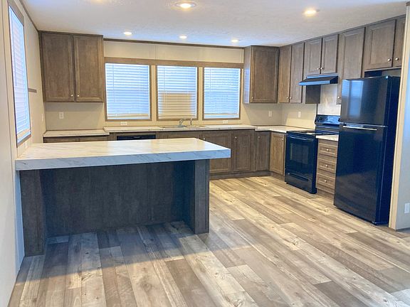 3rd image of 1613 Steller Ln