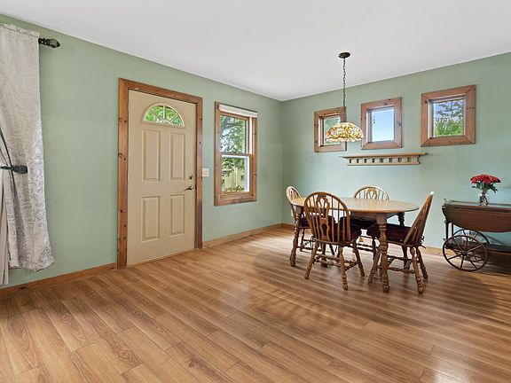 3rd image of 10 Maple Ct
