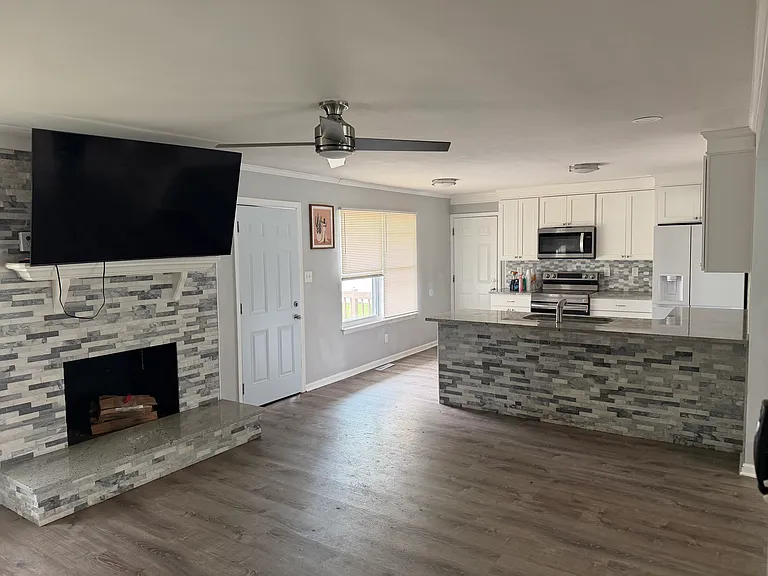 2825 Holiday Point Dr — Photo 5