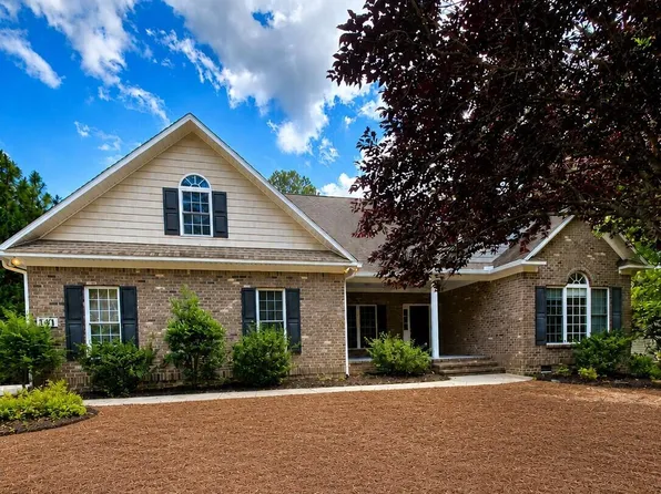 141 Longleaf Drive, West End, NC 27376