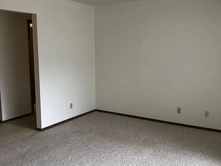 1011 Imperial Cir — Photo 7