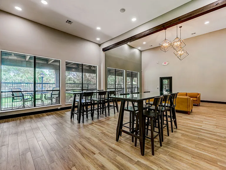 Ventana Oaks Apartments — Photo 13