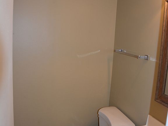4th image of 1008 W Saint James St