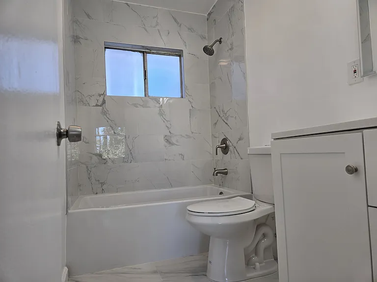 10228 Doty Ave #3 — Photo 3
