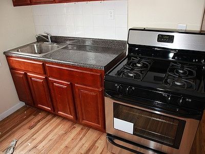 4th image of 121 Jefferson Ave APT 1