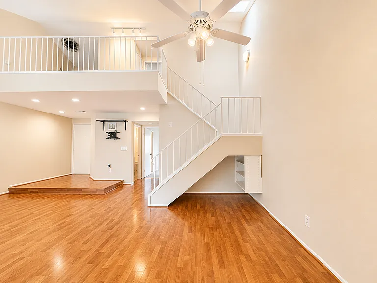 1629 Windmill Ln #E — Photo 8