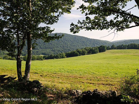 2nd image of 377 Reinertsen Hill Road