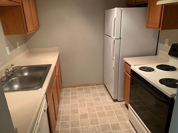 4th image of 8313 84th Ave SW #418