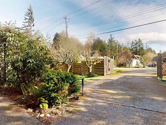 3rd image of 126 Maliview Dr
