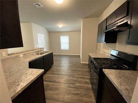 5th image of 1825 Hannah Ln