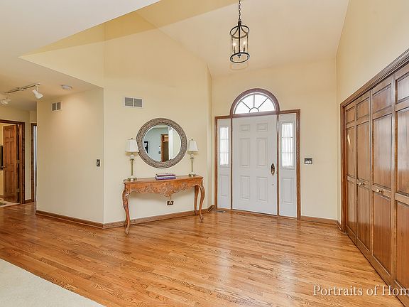 3rd image of 814 Wintergreen Dr