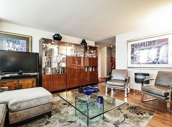 3rd image of 4800 S Lake Park Ave APT 1604