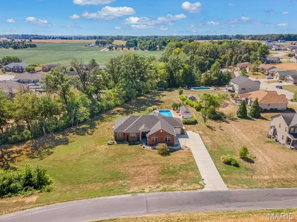 5616 Sand Rock Rd, Smithton, IL 62285