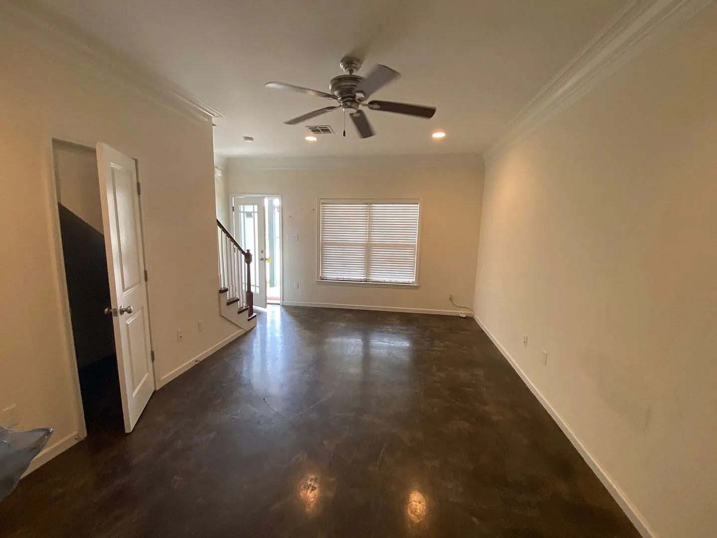Gorgeous 2br/2.5ba Townhome Located Off Of Kaliste Saloom Rd Near Ambassador — Photo 4