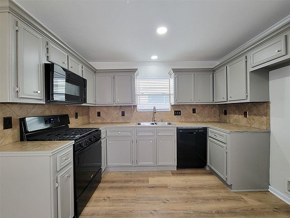 2nd image of 3658 Villa Glen Dr