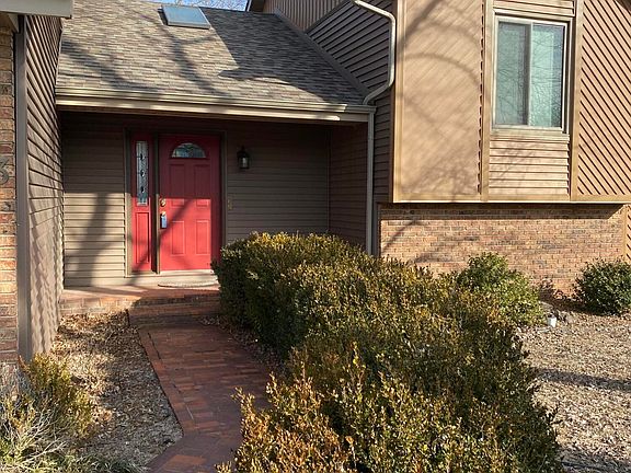 3rd image of 1213 E Knobhill Street