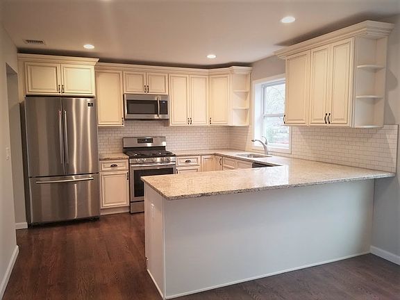 2nd image of 754 Islip Ave