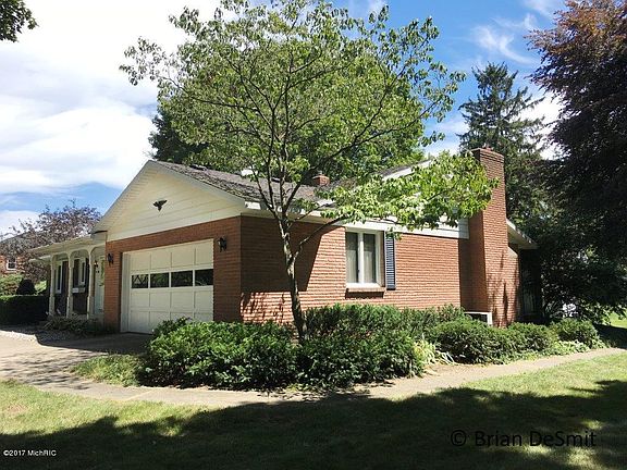 4th image of 550 Emmons St SE