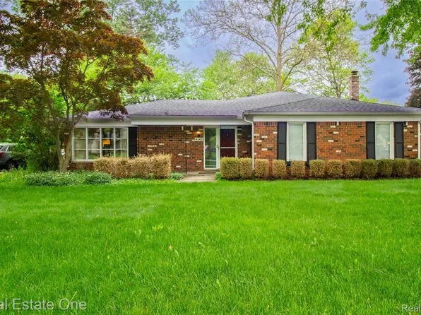4243 Frostwood Ct, Troy, MI 48098
