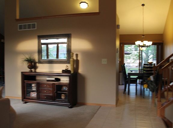 3rd image of 612 Dartmouth Ln