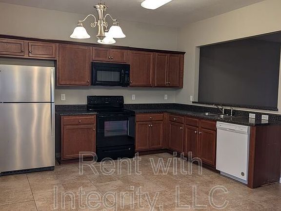 2nd image of 1221-2 Lake Ave