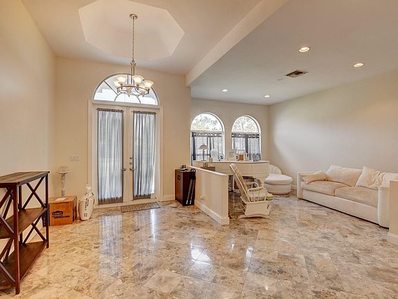 Home For Sale In Thornhill Green