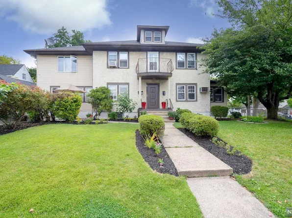 827 Pleasantview Ter, Ridgefield, NJ 07657