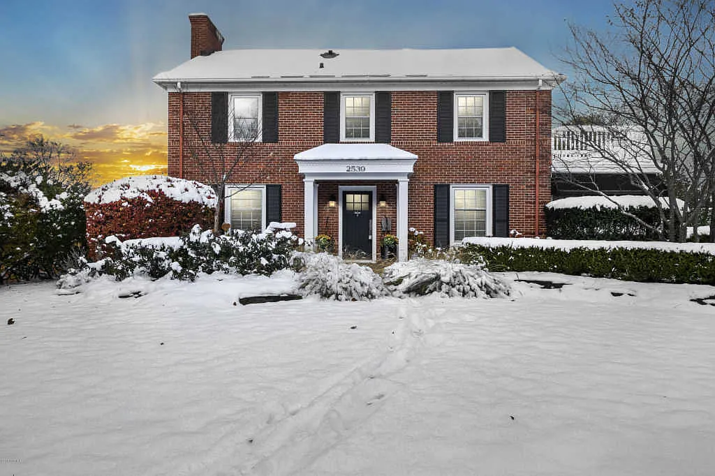 2539 Maplewood Dr SE photo 1