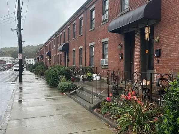 37 Grove St #37, Clinton, MA 01510