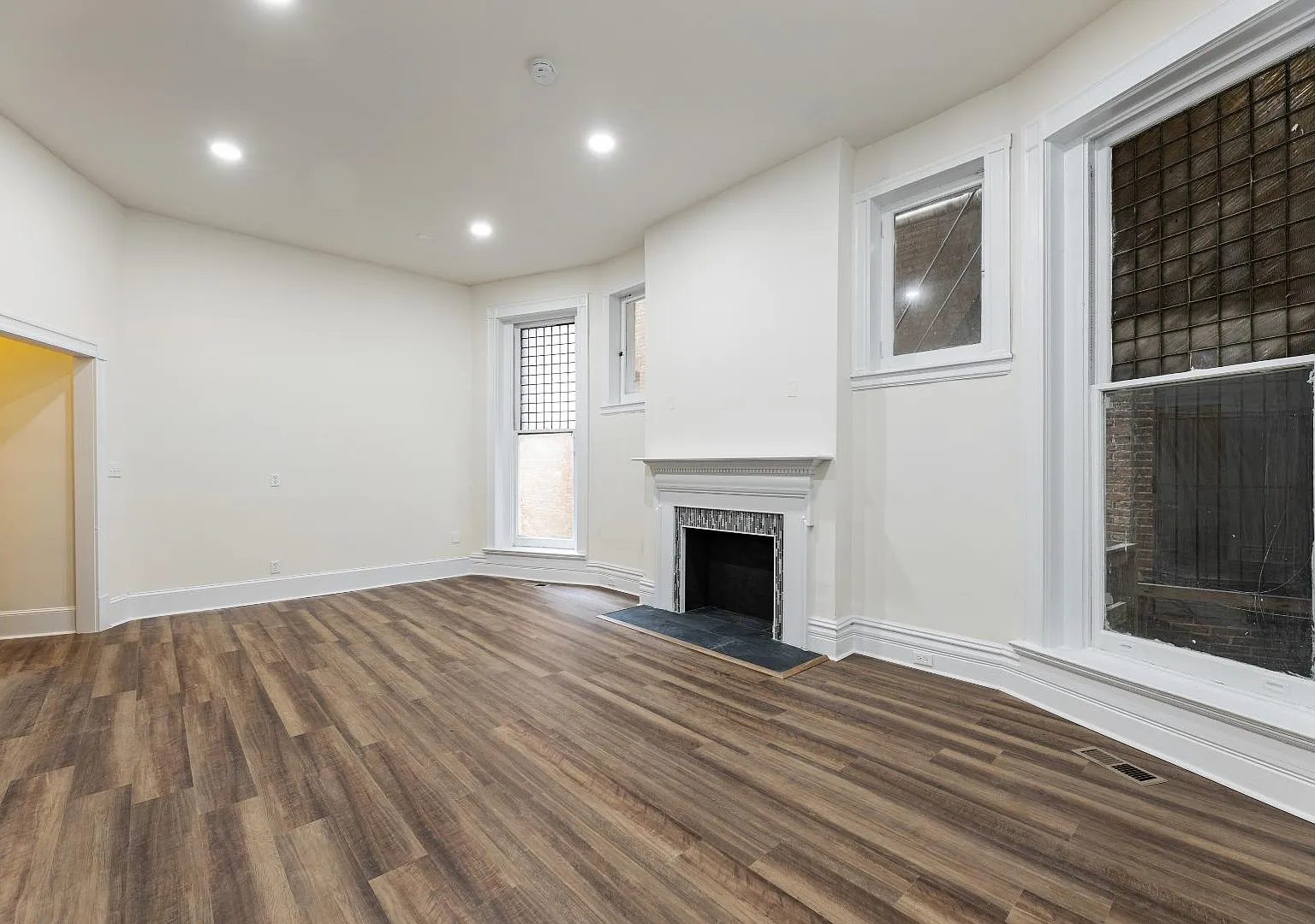 1916 Eutaw Place - 1st Floor R (1R) — Photo 1