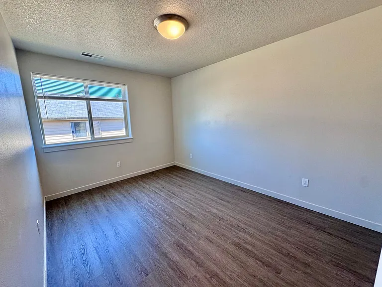 5724 NE 47th St — Photo 31