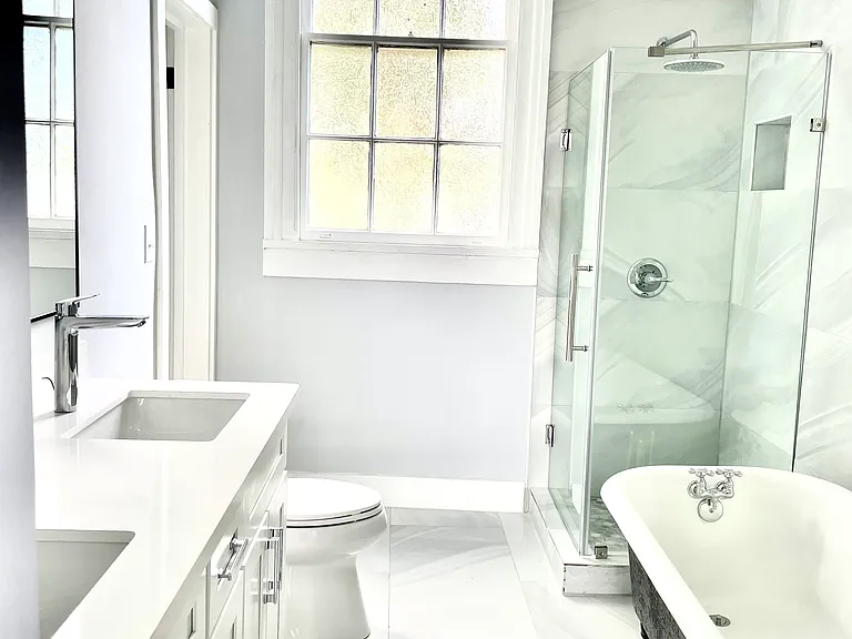 2403 Carondelet St #E — Photo 3