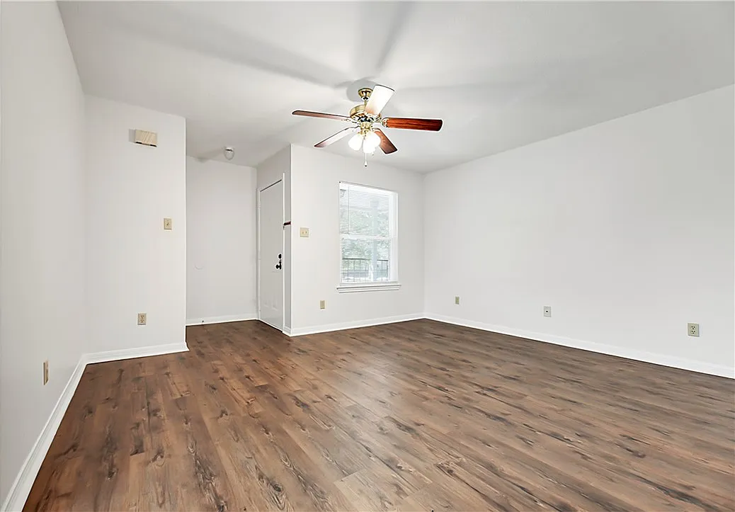 2 bed, 2.0 bath, 1035 sqft, $1,300 — Photo 3