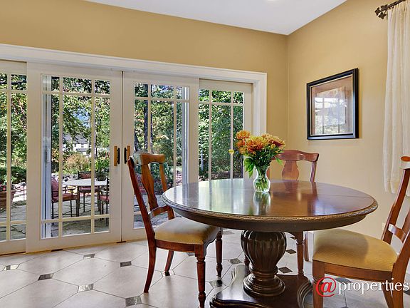 Breakfast Nook with View of the Yard