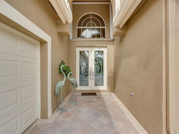 5th image of 10758 Greenbriar Villa Dr