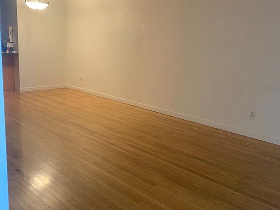 5th image of 160 Laurel St