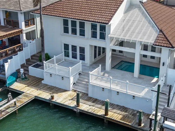 465 Marina Dr, Port Aransas, TX 78373