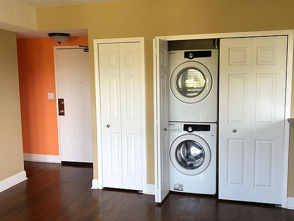 5th image of 2501 W Touhy Ave APT 408