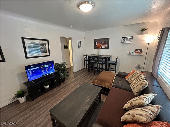 4th image of 308 S 10th St #1