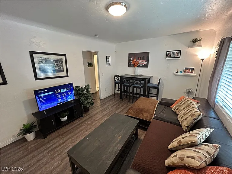 308 S 10th St #C — Photo 4