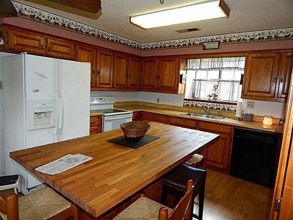 3rd image of 212 Rolling Hills Ln