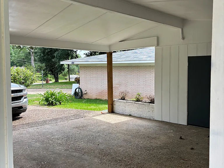 749 Livingston Ave — Photo 9
