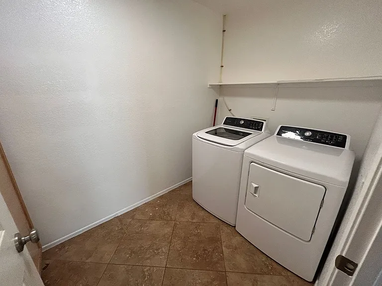 3126 W Zachary Dr — Photo 16