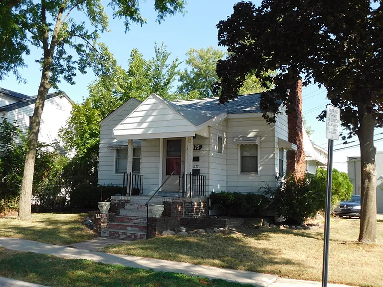 1175 Chapin Ave — Photo 1