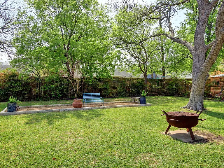 1903 Teakwood Dr — Photo 23