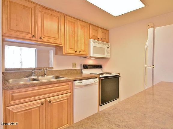 4th image of 169 Seaport Blvd #33