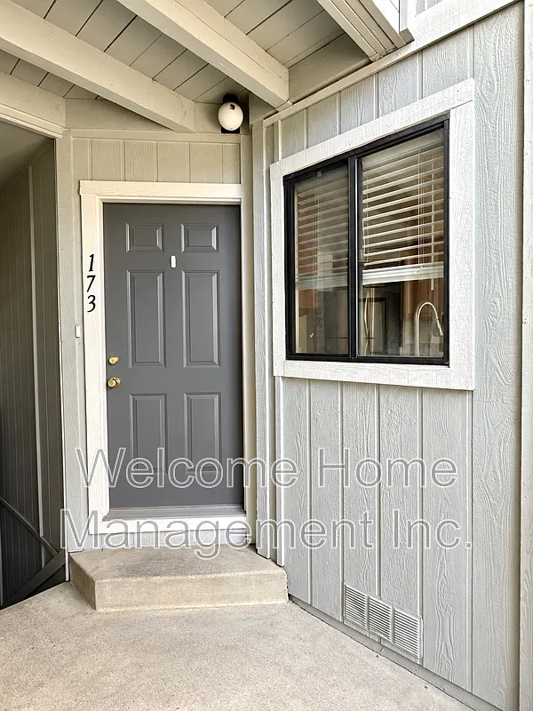 2 bed, 2.0 bath, 1200 sqft, $3,195 — Photo 2