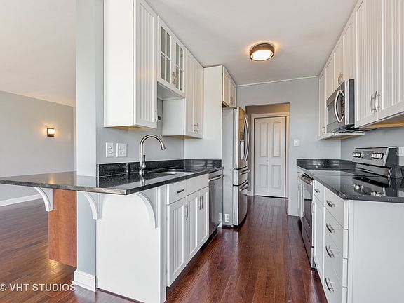 4th image of 7061 N Kedzie Ave Suite 407