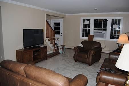 1st image of 44 Willow Ave