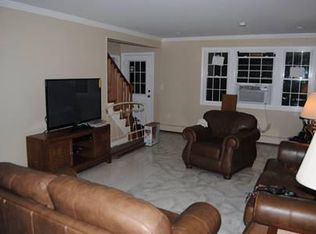 44 Willow Ave, Narragansett, RI 02882